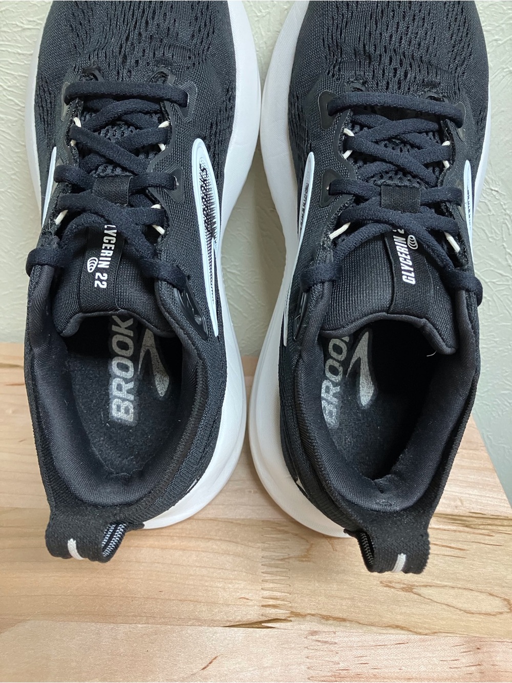 Brooks Black and White Women's Running Sneakers - Picture 13 of 14